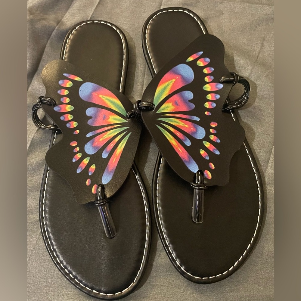 Women’s flip flops size 8